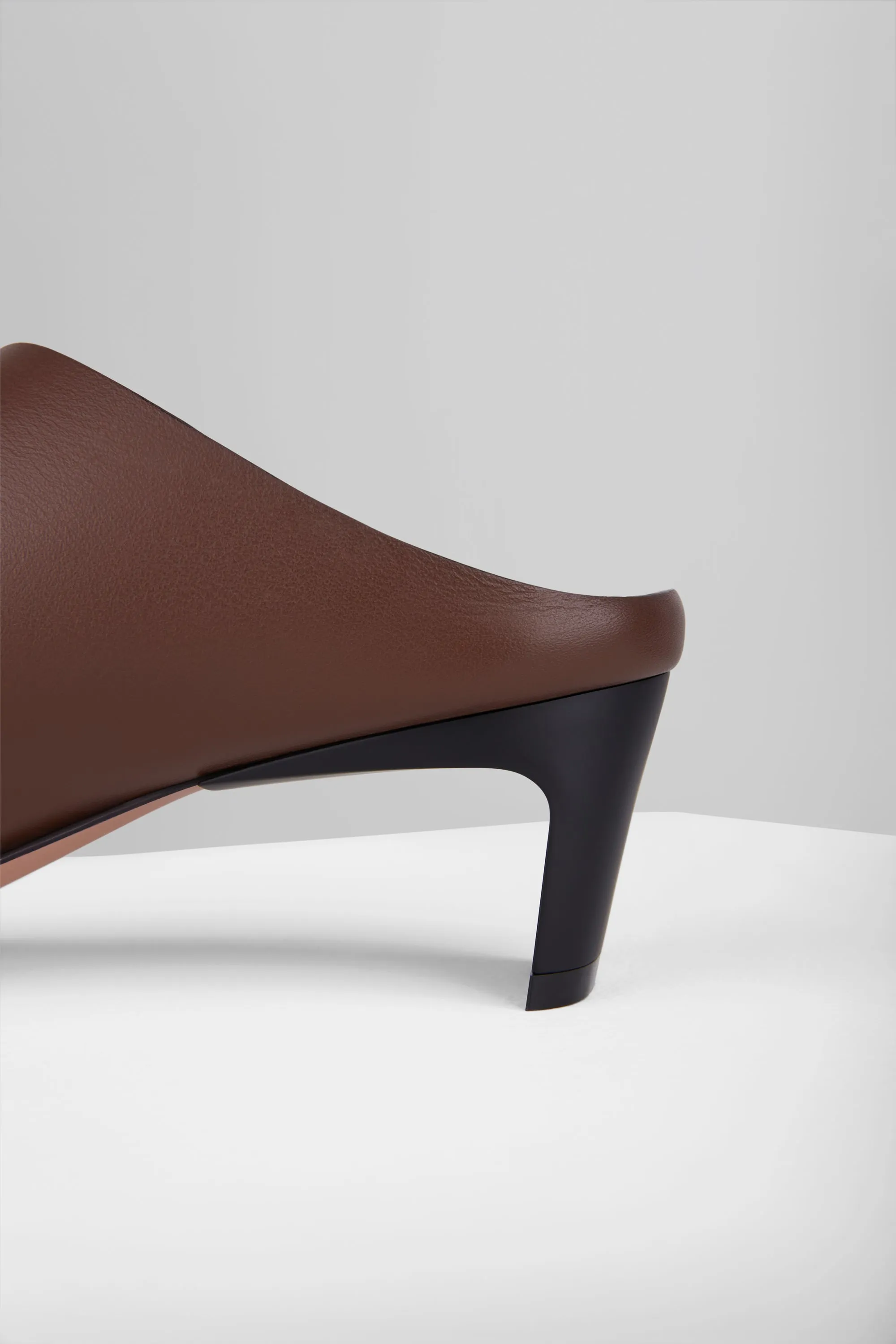 Canvas Mules in Bruciato Nero