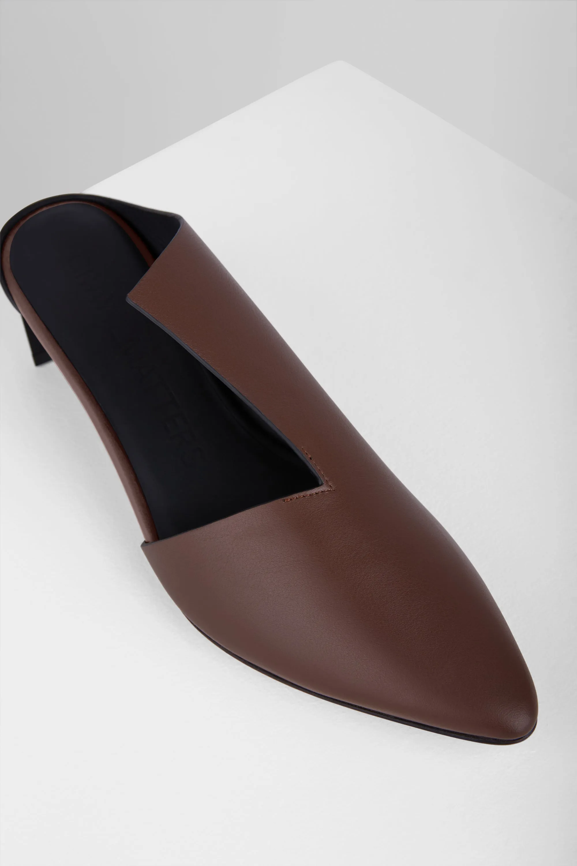 Canvas Mules in Bruciato Nero