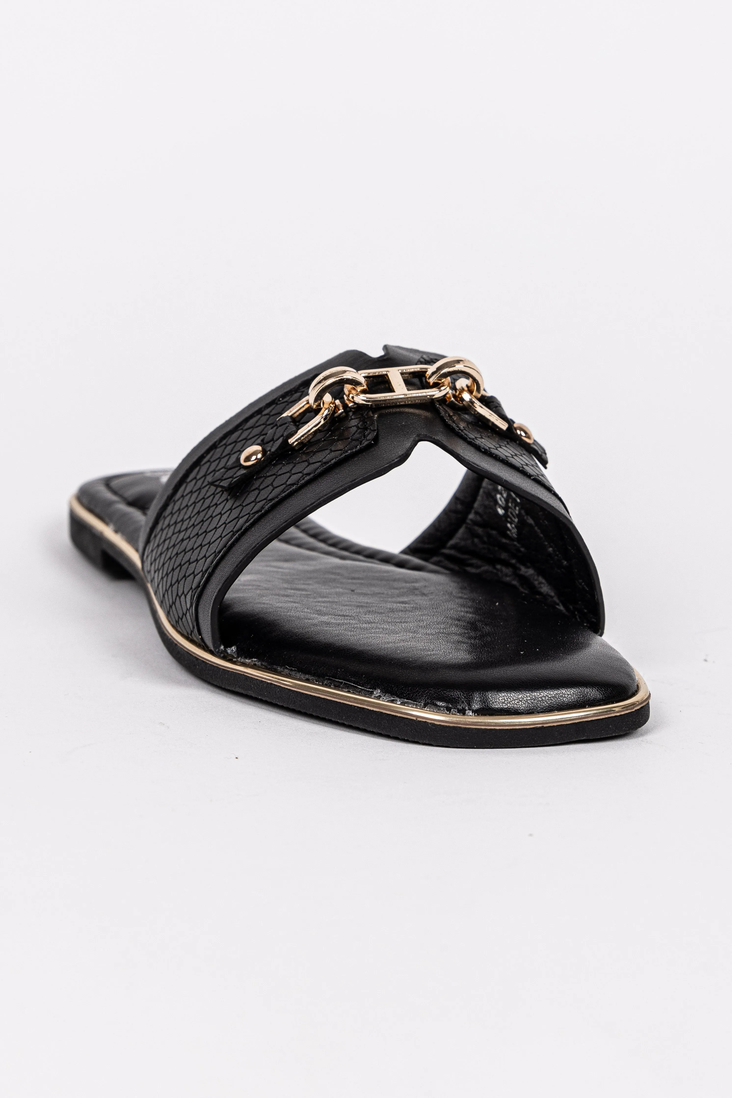 DETAILED FLAT SANDALS