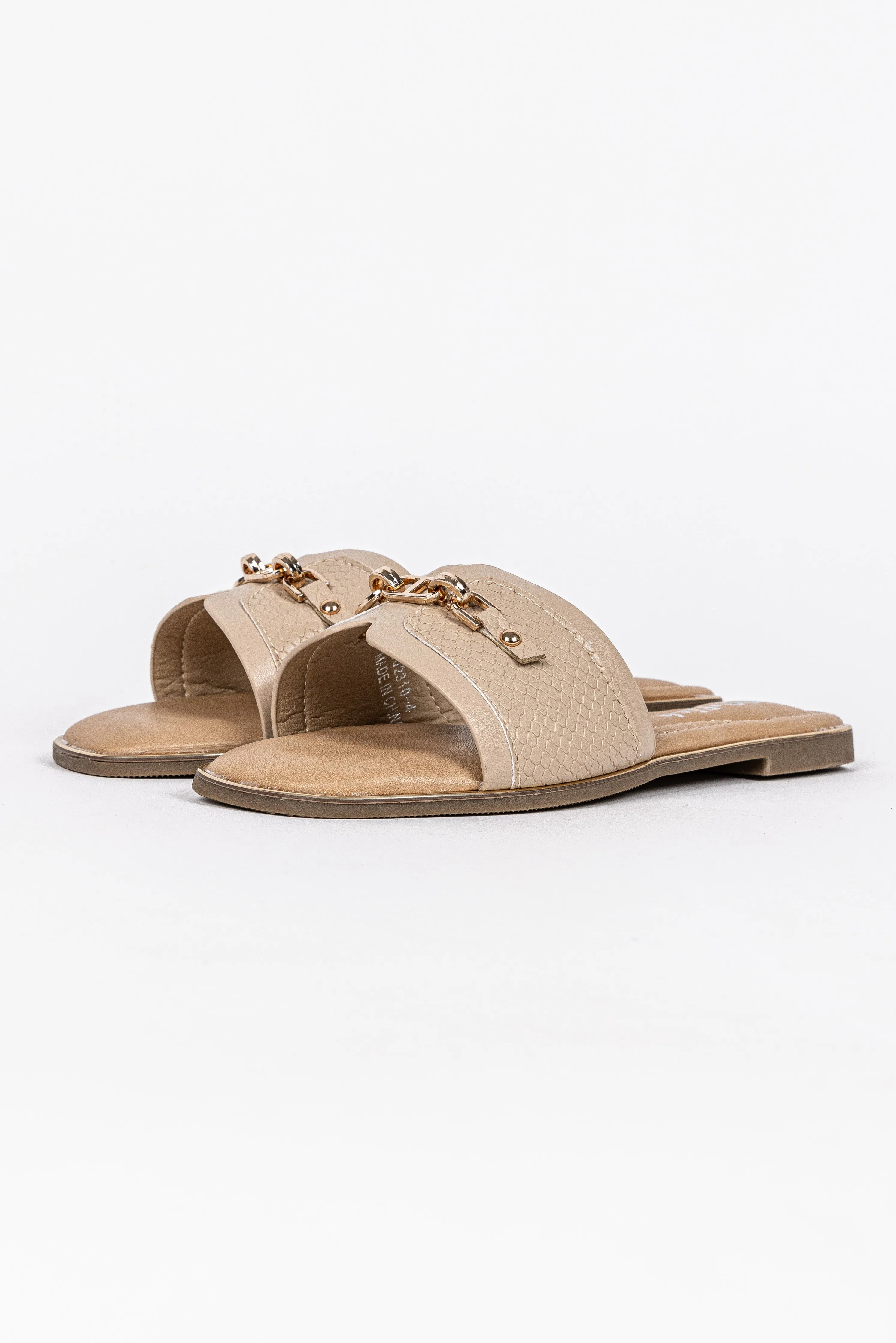 DETAILED FLAT SANDALS