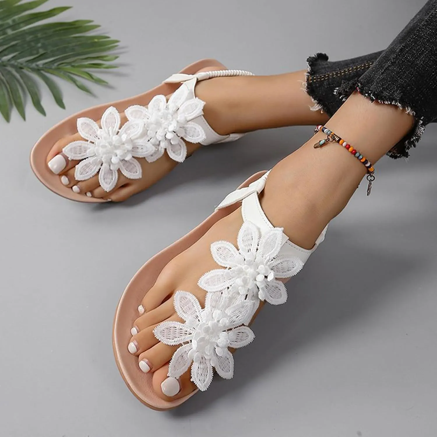 Flat Sandals for Women Cute Flower Clip Toe Beach Slides 2025 Summer Trendy Ankle Strap Flip Flop Casual Sandals