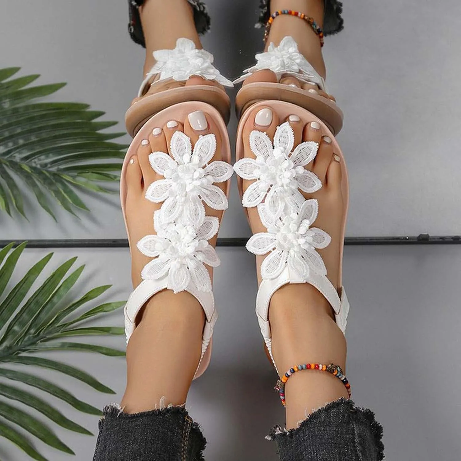 Flat Sandals for Women Cute Flower Clip Toe Beach Slides 2025 Summer Trendy Ankle Strap Flip Flop Casual Sandals