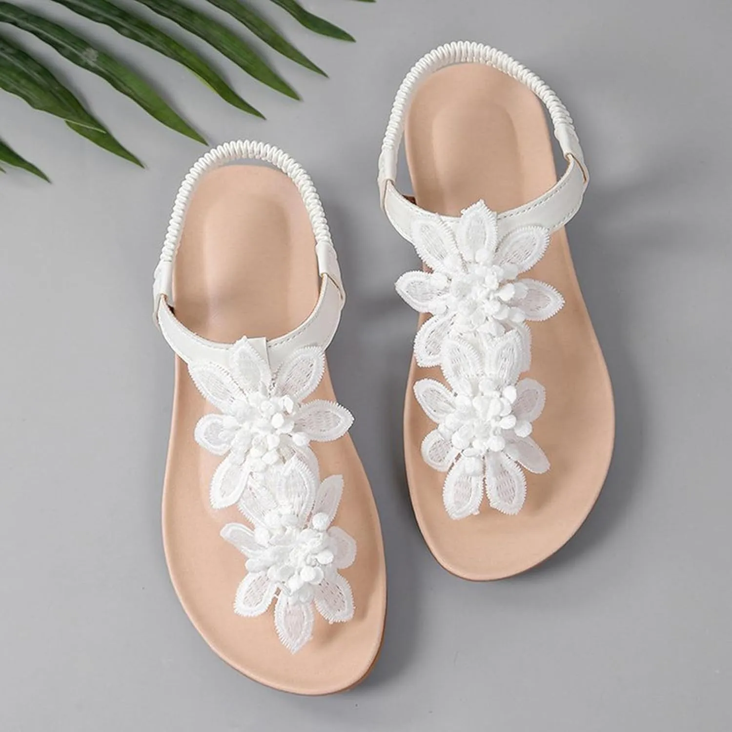 Flat Sandals for Women Cute Flower Clip Toe Beach Slides 2025 Summer Trendy Ankle Strap Flip Flop Casual Sandals