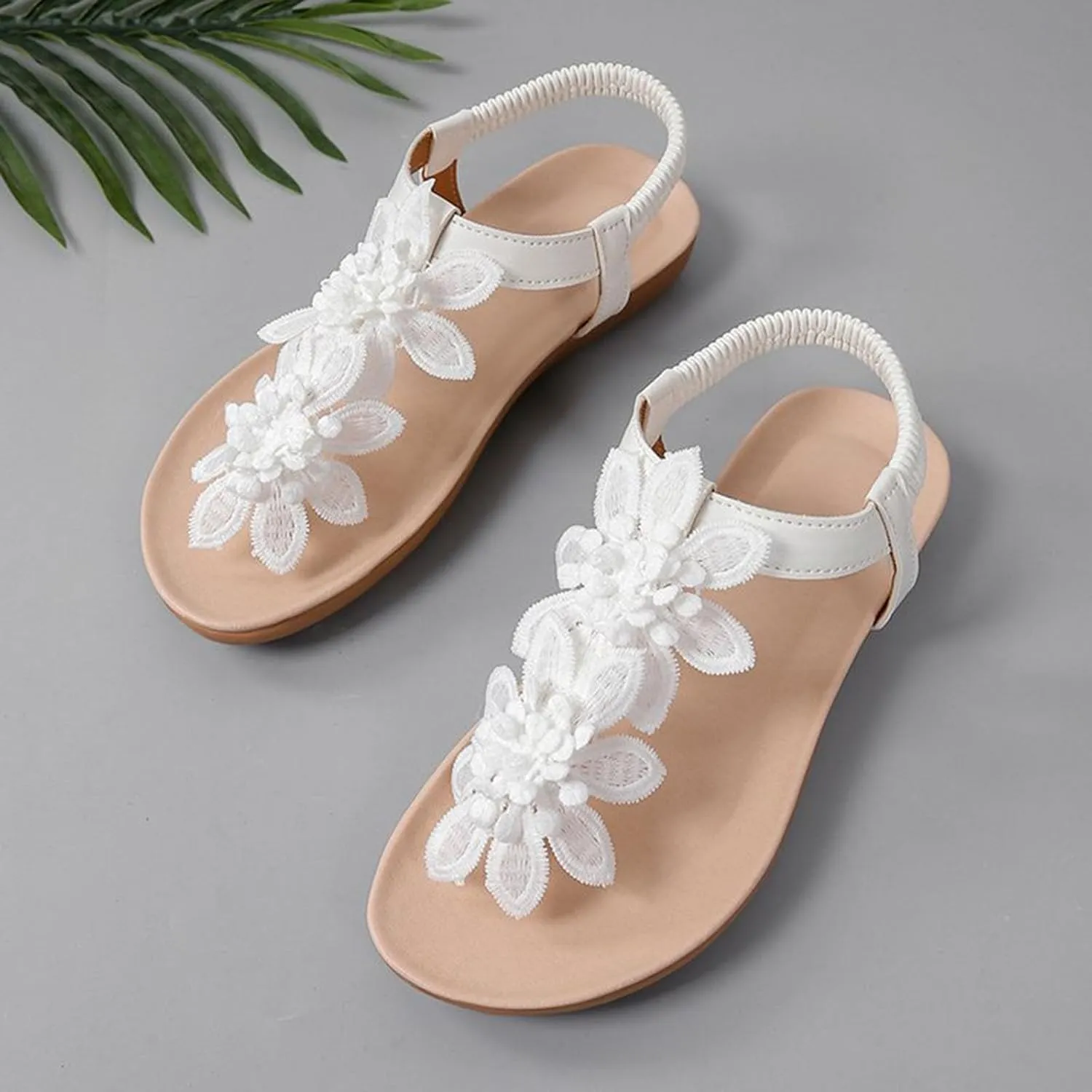 Flat Sandals for Women Cute Flower Clip Toe Beach Slides 2025 Summer Trendy Ankle Strap Flip Flop Casual Sandals