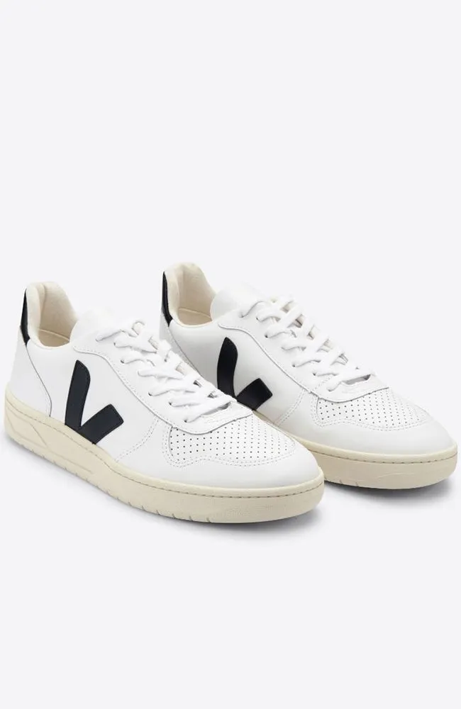 V-10 Leather sneaker White Black