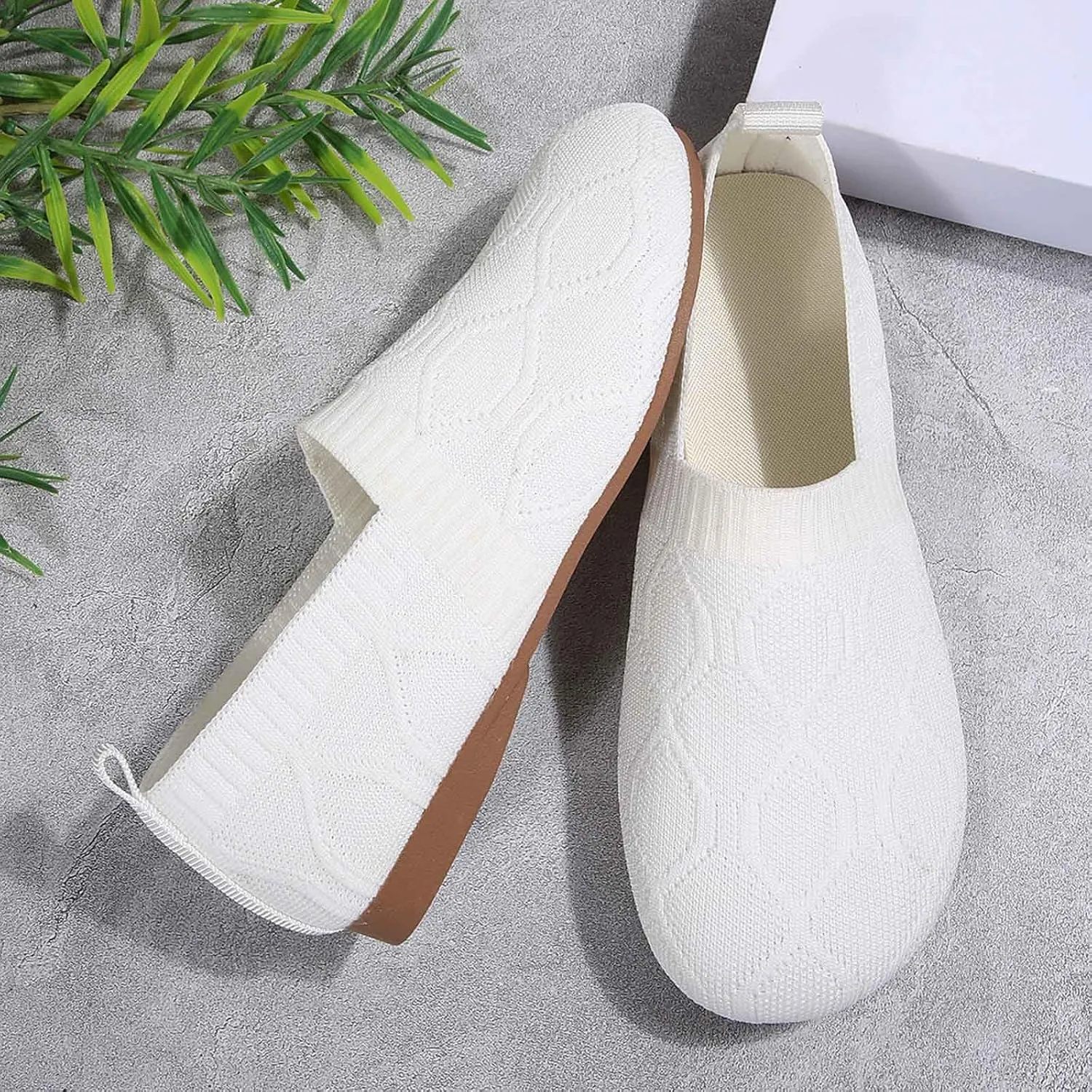 Women's Breathable Slip-On Casual Shoes Lightweight Comfortable Flat Sandals for Daily Wear Travel Outfits