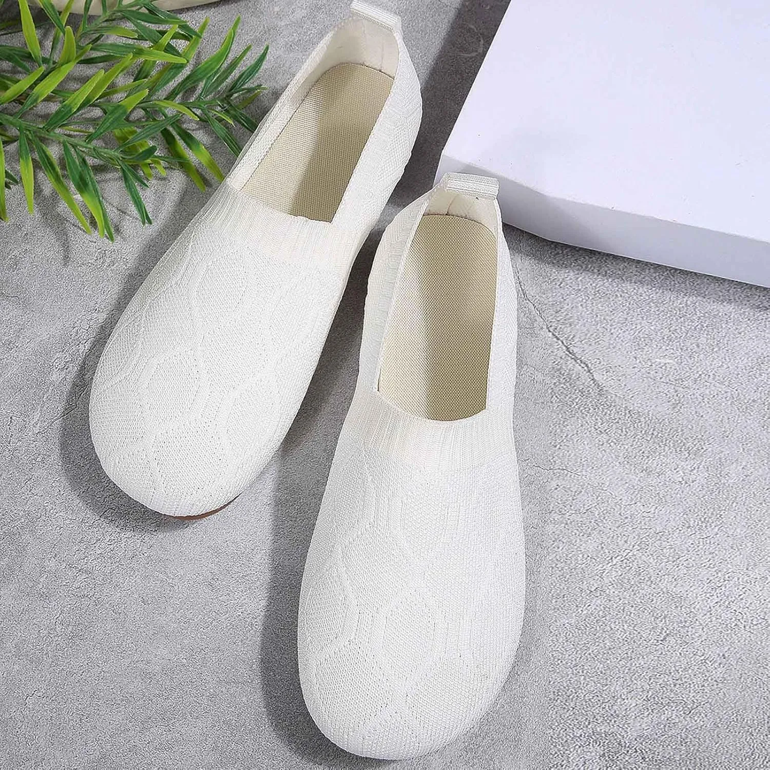 Women's Breathable Slip-On Casual Shoes Lightweight Comfortable Flat Sandals for Daily Wear Travel Outfits