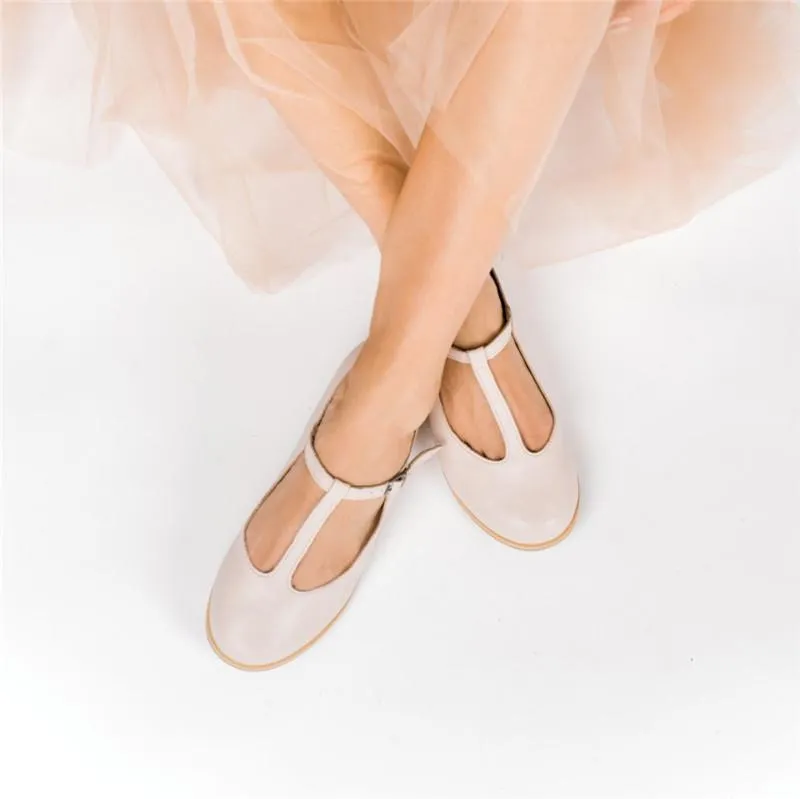 Women's round closed toe buckle strap sandals