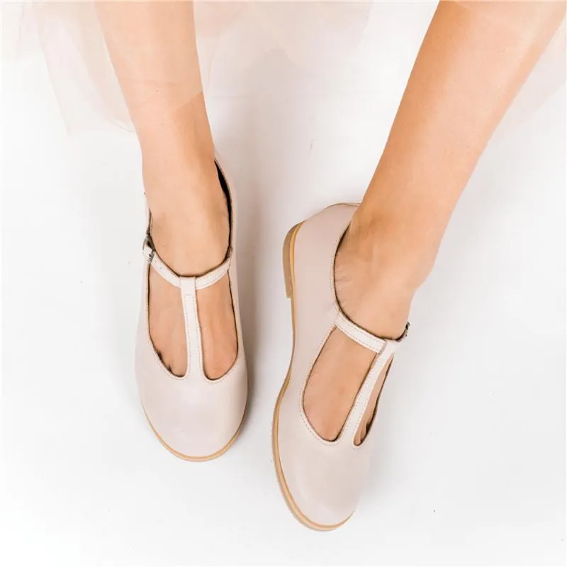 Women's round closed toe buckle strap sandals