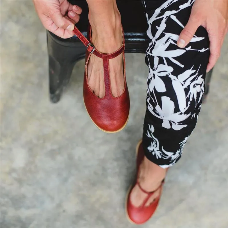 Women's round closed toe buckle strap sandals