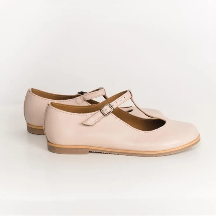 Women's round closed toe buckle strap sandals