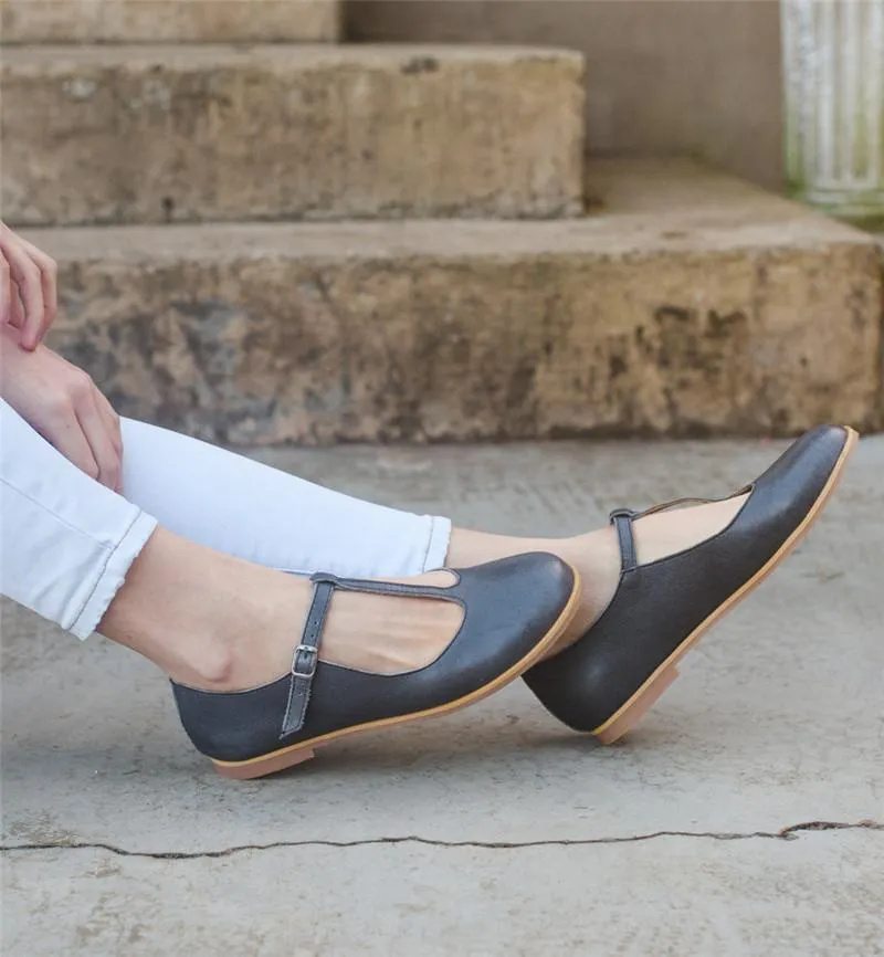 Women's round closed toe buckle strap sandals