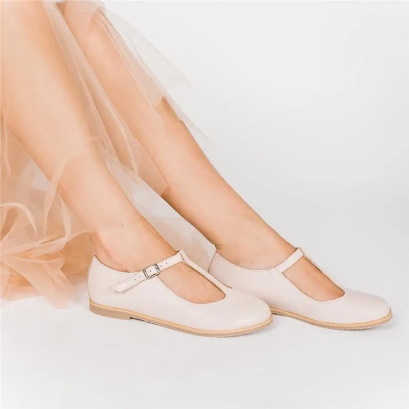 Women's round closed toe buckle strap sandals